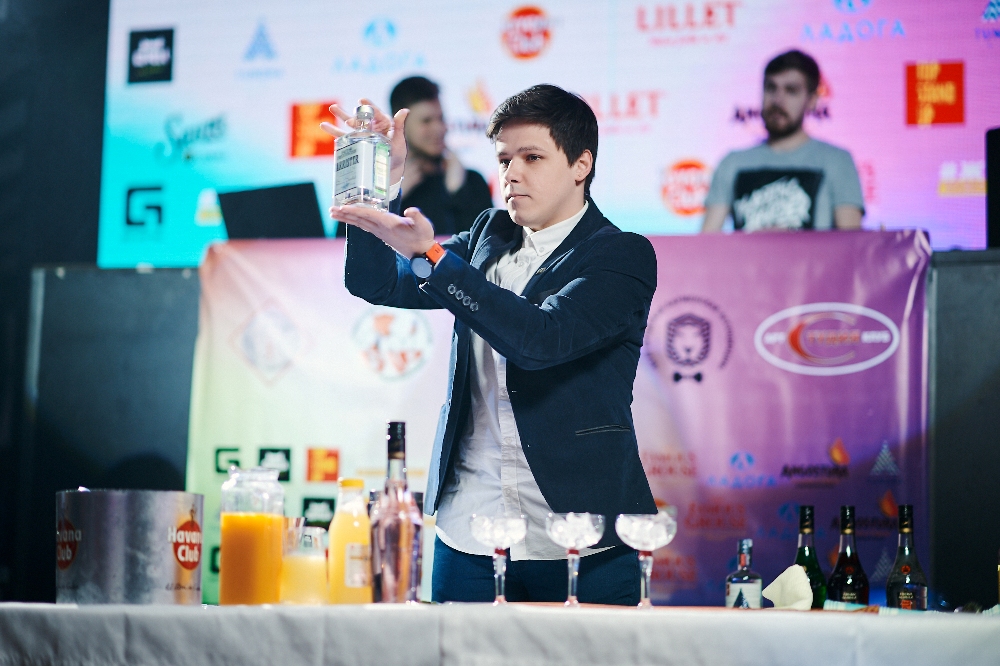 bar 011.jpg